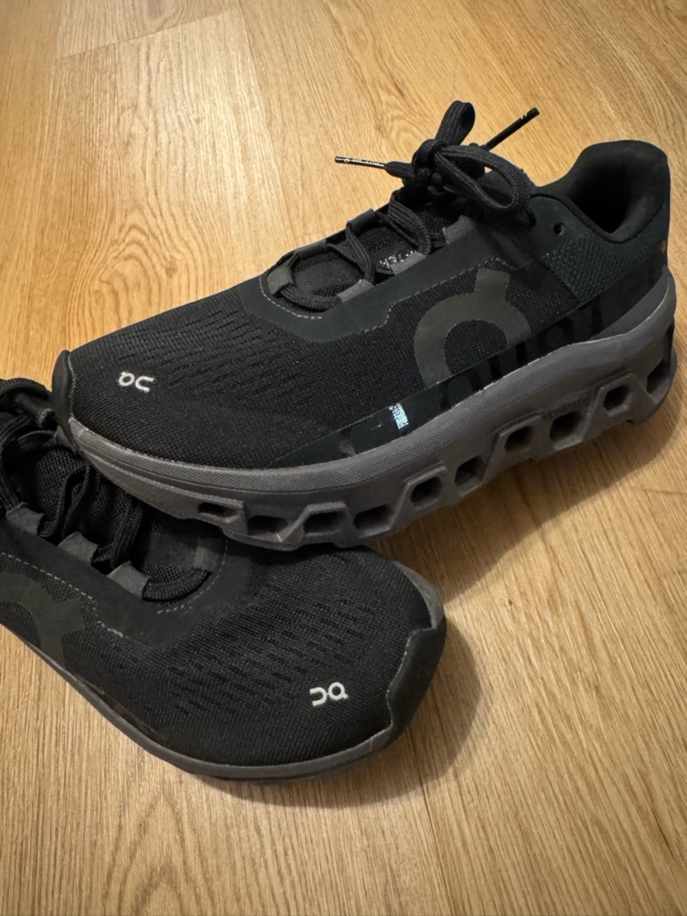 On cloud Black/Grey Sneakers